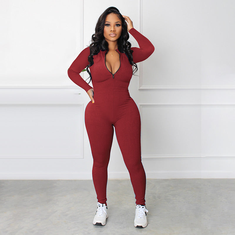 Einfarbiger nahtloser Jumpsuit mit halbem Reißverschluss