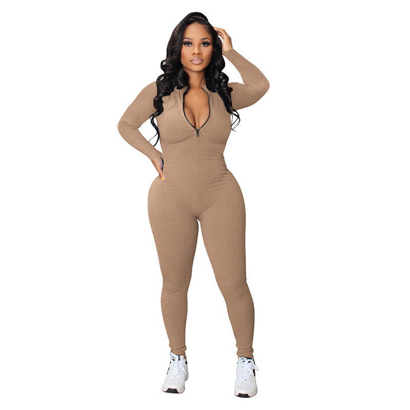 Einfarbiger nahtloser Jumpsuit mit halbem Reißverschluss