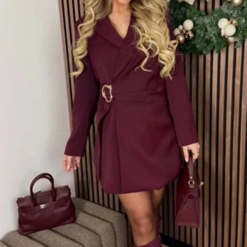 Damen-Blazerkleid mit langen Ärmeln und fallendem Revers