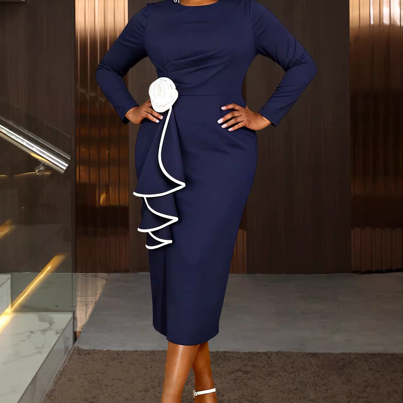 Elegantes, figurbetontes Kleid mit Rundhalsausschnitt und Rüschen