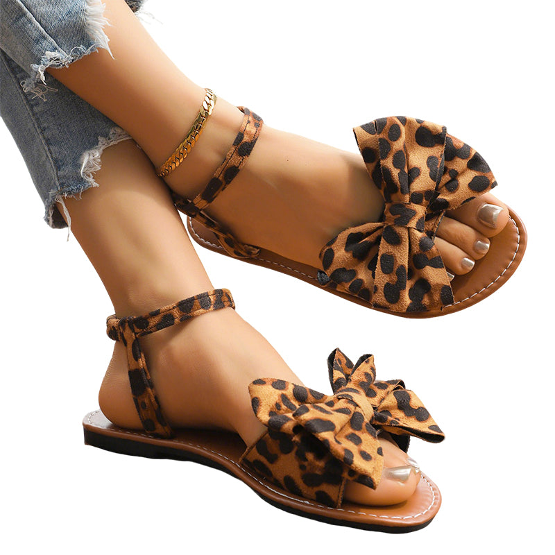 Lässige, flache Strandsandalen mit weicher Sohle