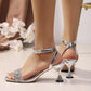 Sandalen mit Strass-Riemchen und skulpturalem Absatz