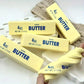 🧈 KAUFEN SIE 1, ERHALTEN SIE 1 GRATIS - SUPER WEICHER QUTSCHIGER BUTTERSTICK! 🧈 Bezauberndes Stressabbau-Spielzeug & Anti-Angst-Fidget ✨