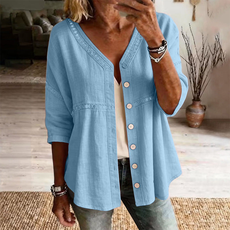 Damenbluse mit V-Ausschnitt, Spitzenbesatz und Knopfleiste