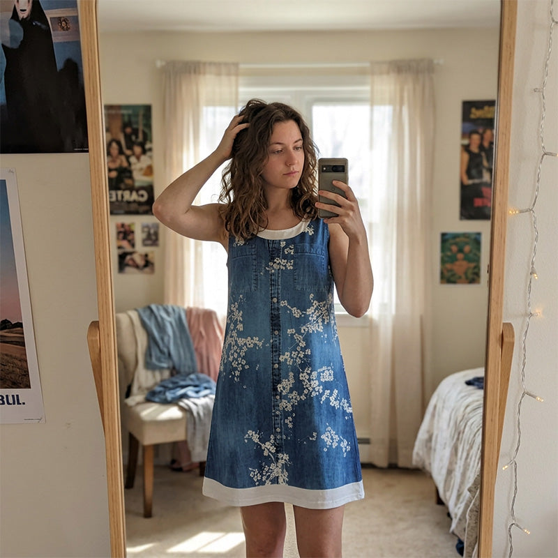 Zweiteiliges Damenkleid aus Kunstleder mit Jeansprint