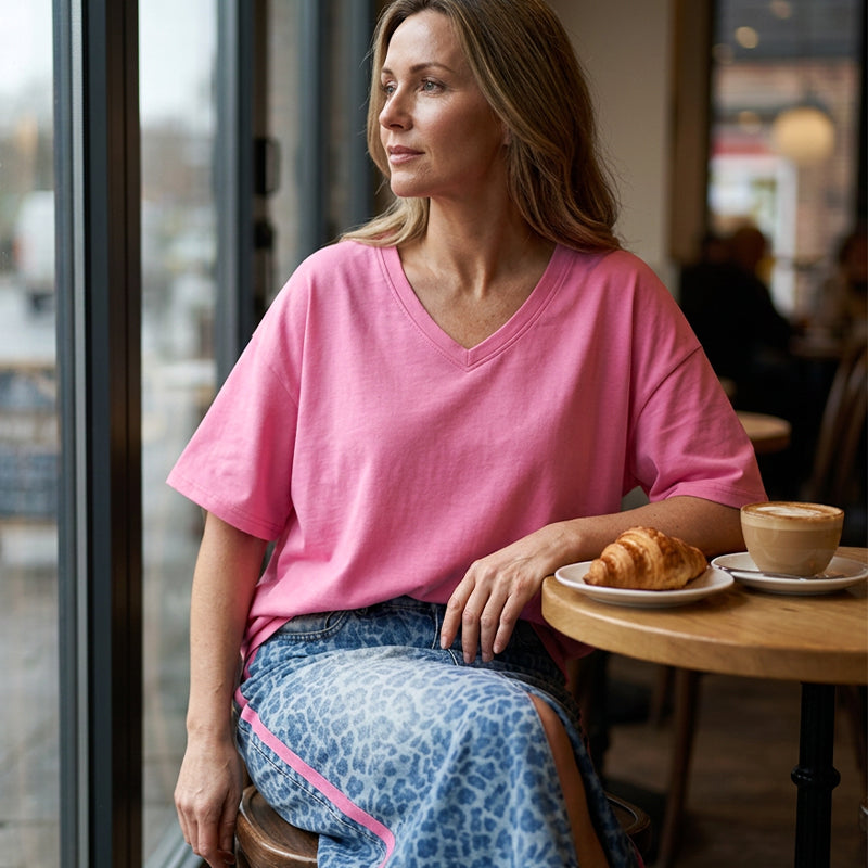 Set aus locker sitzendem Damenoberteil und Hose mit Leopardenmuster