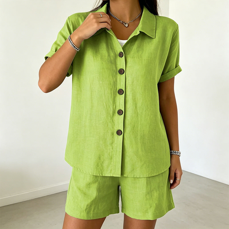 2-teiliges Set aus Damen-Hemd mit Knopfleiste und Shorts