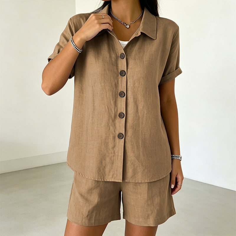 2-teiliges Set aus Damen-Hemd mit Knopfleiste und Shorts