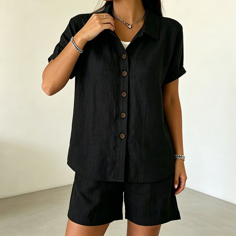 2-teiliges Set aus Damen-Hemd mit Knopfleiste und Shorts