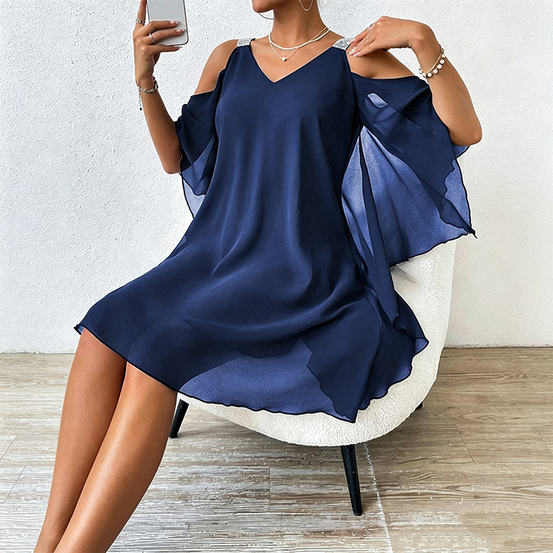 ✨👗 NUR FÜR KURZE ZEIT 50% RABATT! 💃Maxikleid mit V-Ausschnitt und Cut-Outs an den Schultern – Trendige Cut-outs und eleganter Fall – Ein echter Hingucker auf jedem Event.