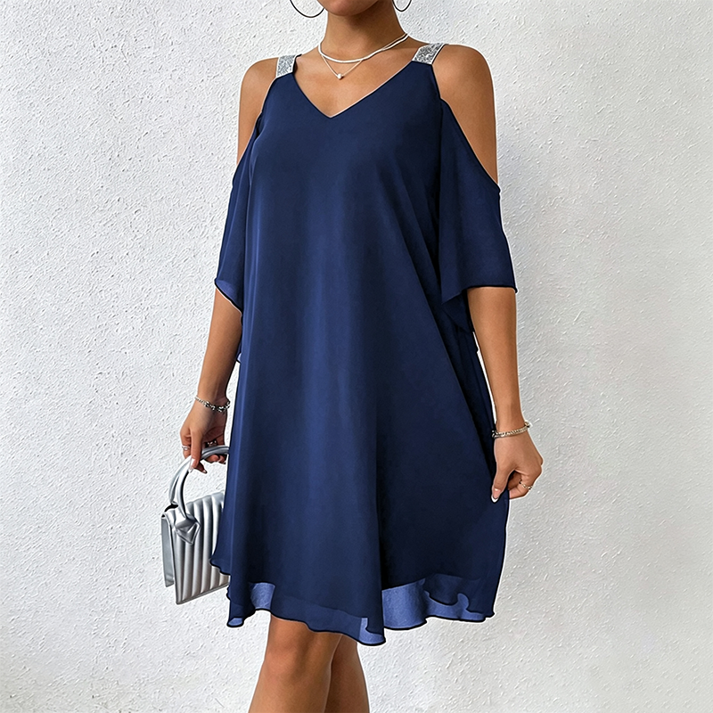 ✨👗 NUR FÜR KURZE ZEIT 50% RABATT! 💃Maxikleid mit V-Ausschnitt und Cut-Outs an den Schultern – Trendige Cut-outs und eleganter Fall – Ein echter Hingucker auf jedem Event.