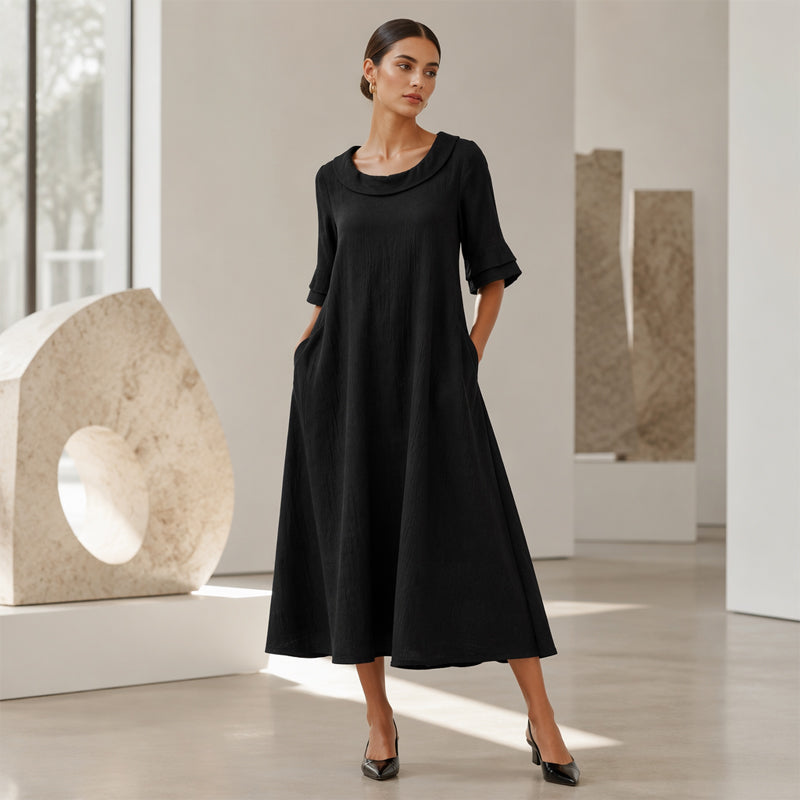 Damen lässiges Sommerkleid mit rundem Ausschnitt.