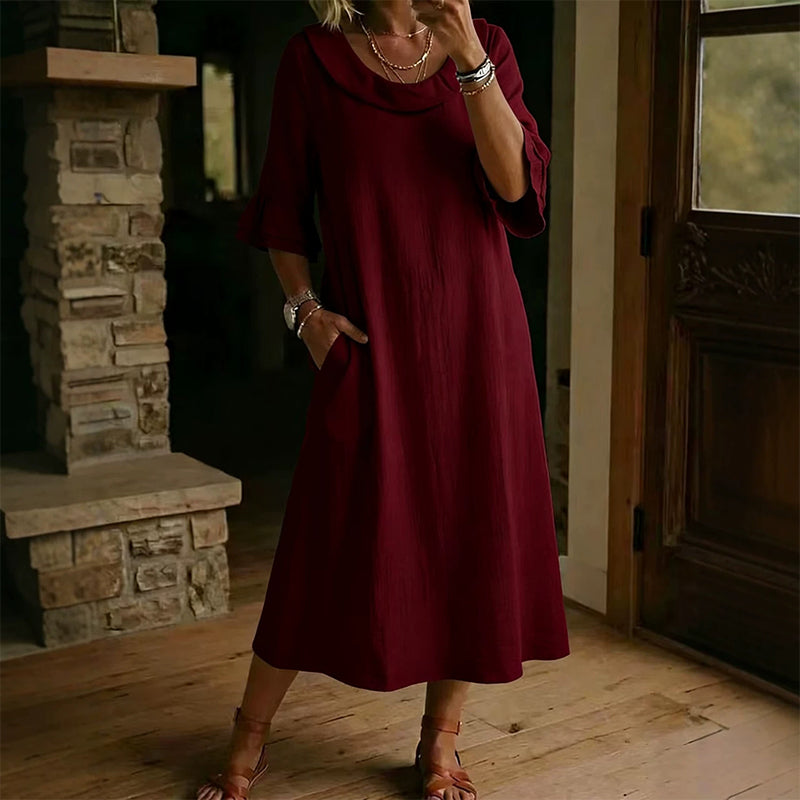 Damen lässiges Sommerkleid mit rundem Ausschnitt.