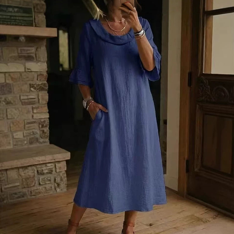 Damen lässiges Sommerkleid mit rundem Ausschnitt.