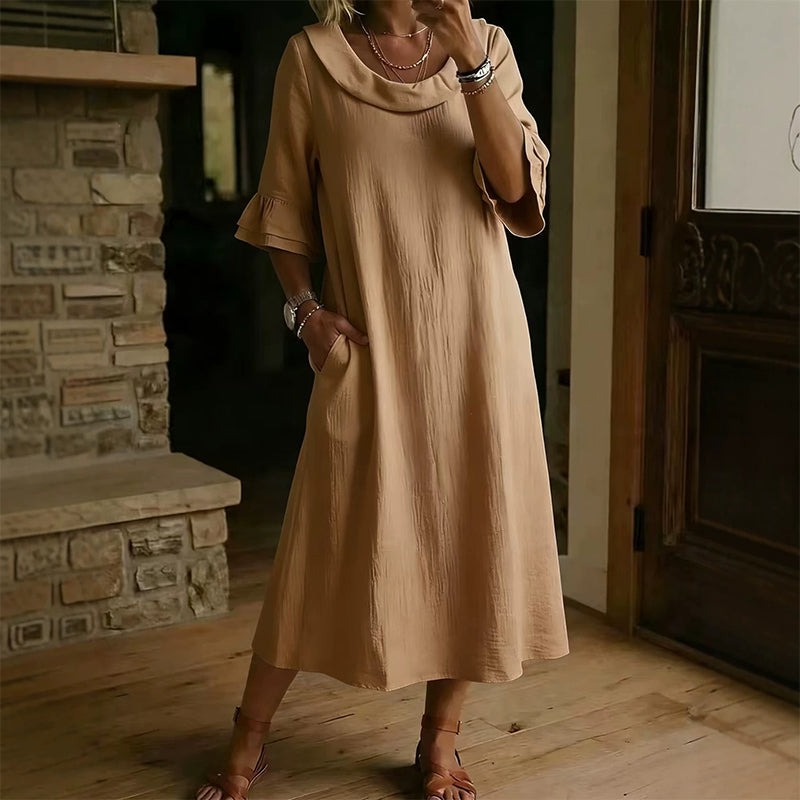 Damen lässiges Sommerkleid mit rundem Ausschnitt.