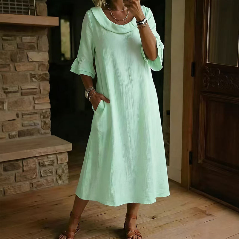 Damen lässiges Sommerkleid mit rundem Ausschnitt.