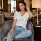 Damen V-Ausschnitt T-Shirt mit Herzmuster und Muschelkante