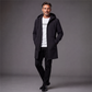 Mittellange Windjacke mit Kapuze für Herren