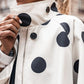 📢📢50%Rabatt!!!🎉✨Damen Retro-Pünktchen-Jacke mit ausgestellter Passform, hochgeschlossenem Kragen und Raglanärmeln