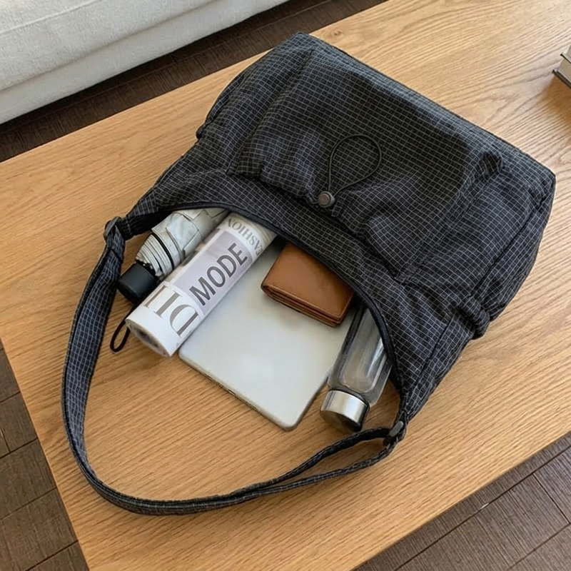 Karierte Cloud-Tasche mit Kordelzug und Raffungen