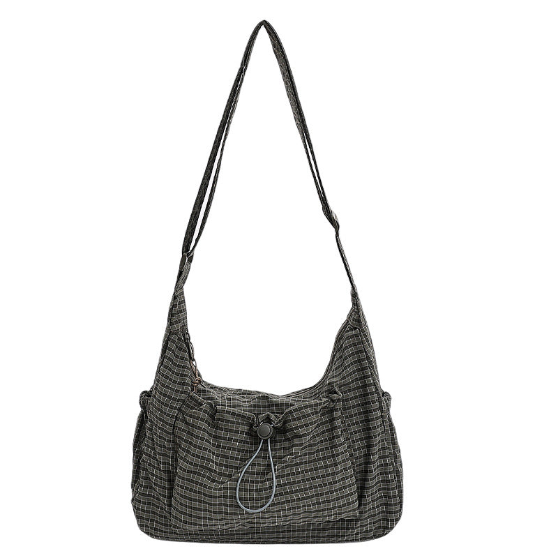 Karierte Cloud-Tasche mit Kordelzug und Raffungen