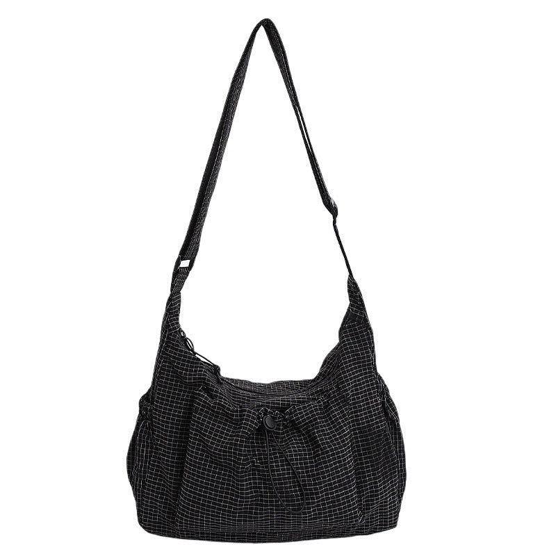 Karierte Cloud-Tasche mit Kordelzug und Raffungen